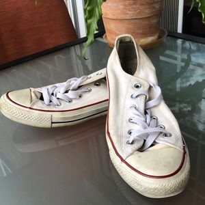 Classic white Converse All Star Low Tops Women size 8, men size 6